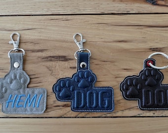 FAI da te-DIGITAL FILE - Puffy Paws Dog - 4 x 4 cerchio - schede Snap / Key fob / Bag tag ith Machine Embroidery Design File nel cerchio