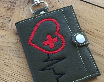 DIY-デジタルファイル - ハートビートハートナースウォレットギフトカードホルダースナップタブ/キーホルダーITHマシン刺繍デザインファイル
