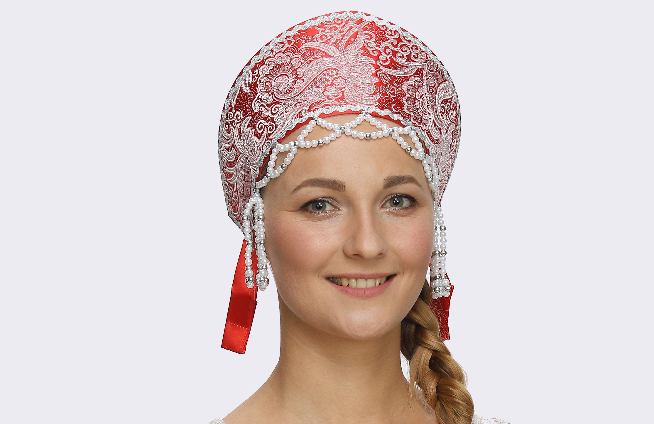 Сорока повойник. Кокошник Воронежской губернии. Кокошник "Яна", красный. Кокошник «Яна» красный-белый. Русский кокошник. Сорока повойник. Кокошник Воронежской губернии. Кокошник "Яна", красный. Кокошник «Яна» красный-белый.