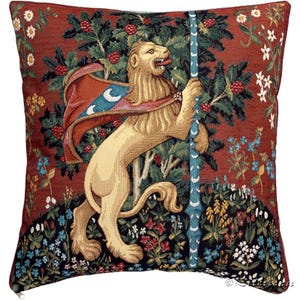Heraldische leeuw William Morris Middeleeuwse heraldiek tapijtkussen kussensloop decokussenhoes kussen rijk bloemenbotanisch ontwerp in rood 18&quot;x 18&quot;