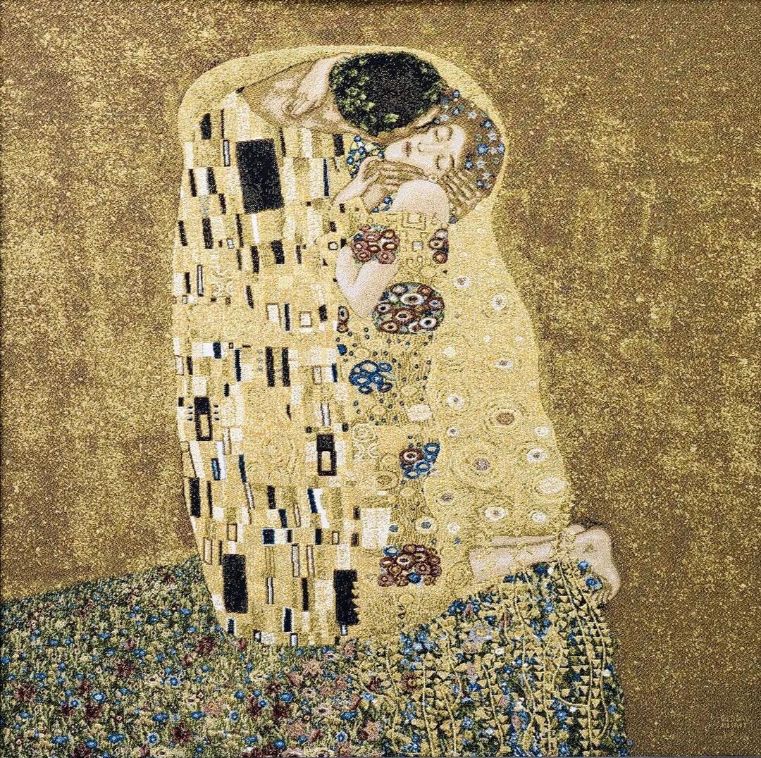 Romantic Couple Kiss Gustav Klimt Art Nouveau Museum Art Tapestry Wall ...