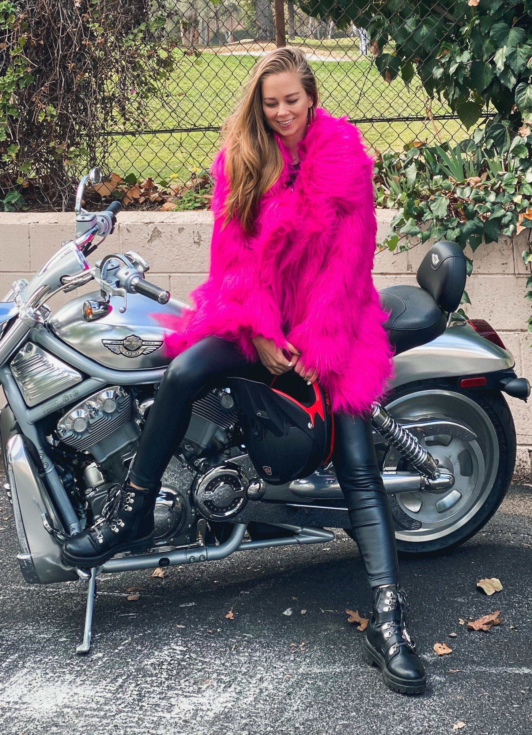 [Mela] FAKE FUR COAT グレイッシュベージュ the IT girl coat you've been waiting for 🐆 @julija
