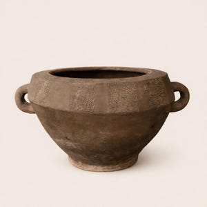 Vaso Olla Nurágico Monumental – Estilo de Artefato da Sardenha Antiga – Escultura de Cerâmica Primitiva Feita à Mão – Vaso Decorativo Arqueológico de Grande Porte