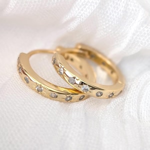 Gold Starburst Hoop Ohrringe – Celestial CZ Hoops | Gold Minimalist Ohrringe | Himmlischer Schmuck