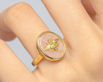 Statement Ring Gold with Bee on Quartz, Oval Shell Ring Stainless Steel, Adjustable Gold Ring, Gift for Her