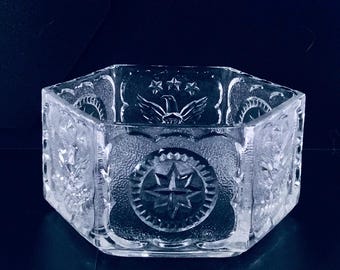 Pieza de repuesto - Plato de dulces conmemorativo Águila Estrella de vidrio azul descatalogado de Indiana Glass, TIARA EXCLUSIVES - Ideal para regalar
