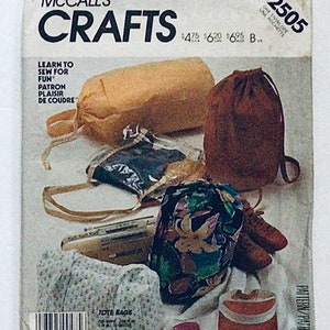 Christmas is coming - USED McCALL’S CRAFTS Pattern 2505 - Variety of Tote Bags