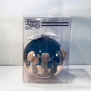 Christmas is coming - Vintage ENESCO PRECIOUS MOMENTS Christmas Ball Ornament 1994 - Giftable
