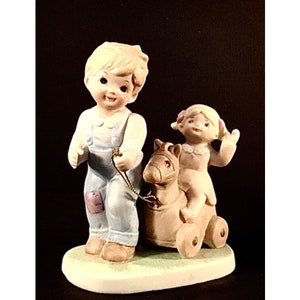 Reduced - Vintage HOME INTERIORS HOMCO Little Boy and Girl Figurine from the 1980’s - Giftable