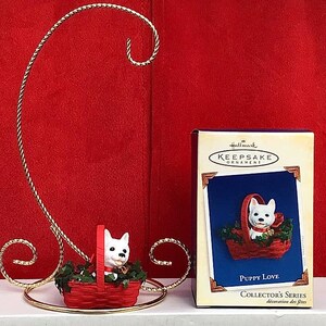 Christmas is coming - Hallmark Keepsake Ornament PUPPY LOVE Ornament with Box - Giftable