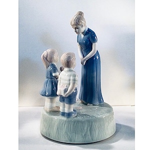Vintage Porcelain Mother with Daughter and Son Figurine Music Box - Giftable