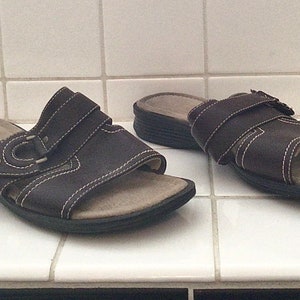 Women’s PREDICTIONS Brown Mules Shoes with 1” Heel / Size 8W