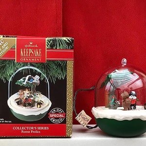 Christmas is coming - 1990 Hallmark Keepsake Fabulous Decade Squirrel Christmas Ornament with Box - Giftable