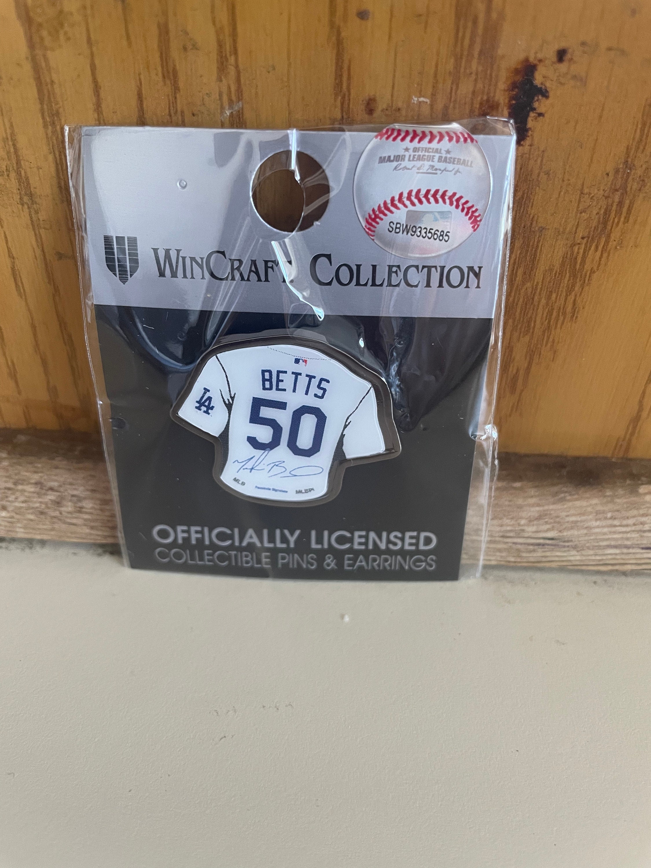 Dodgers Pin Mookie Betts Jersey NEW DESIGN -  Sweden