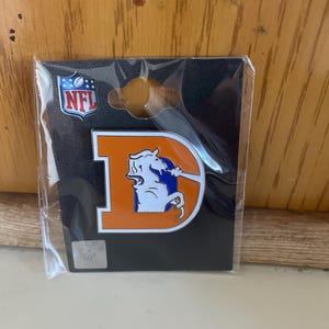 Denver Broncos Retro logo pin hat lapel collector