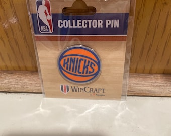 New York Knicks retro pin hat lapel collector