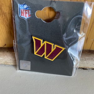 Commanders hat lapel collector pin
