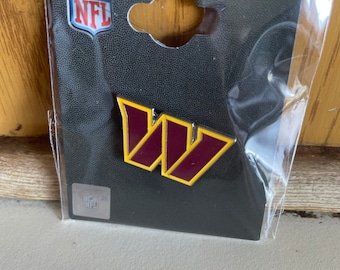 Commanders hat lapel collector pin