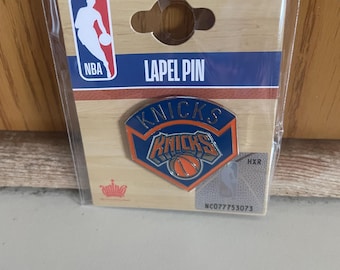 Knicks pin hat lapel collector official