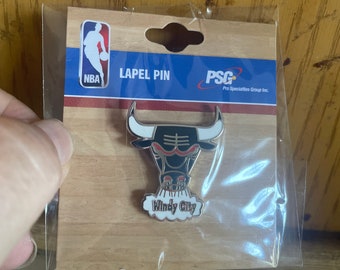 Chicago Bulls “Windy City “ collector hat lapel pin hard to find