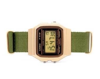 Montre Casio en or personnalisée sur bracelet vert