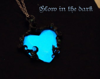 World of Warcraft night elf necklace, glow in the dark necklace, elven necklace, elven jewelry, glow in the dark jewelry: Winter Heart