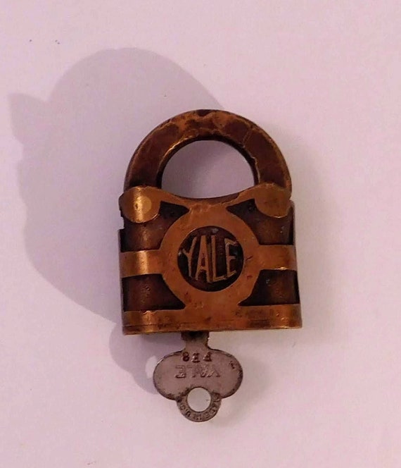 antique excellent Archaic old style Brass Carved lock key