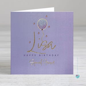 Carte d'anniversaire personnalisée pour femme, fille, femme - Carte lilas et or - N'importe quel nom - N'importe quelle relation - Carte dorée de luxe