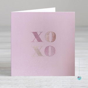 Carte XOXO - carte d'anniversaire bestie - meilleur ami spécial - câlins et bisous - - anniversaire de femme - amour de petite amie - carte rose ou bleue déjouée