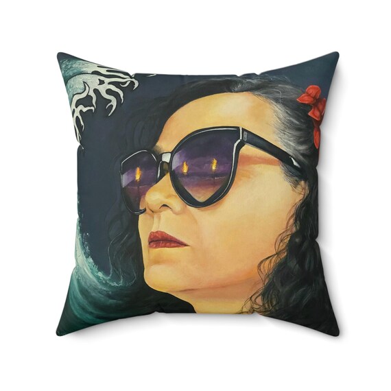 Reign pillow