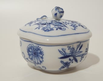 Precious MEISSEN Porcelain 2 Spade Sugar Bowl with Lid Box
