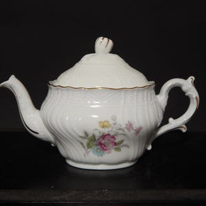 Vintage Richard Ginori Precious Small Teapot Model VECCHIO GINORI Floral Decoration