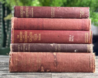 Pacchetto di libri oversize rosso antico e rame per lo stile degli scaffali