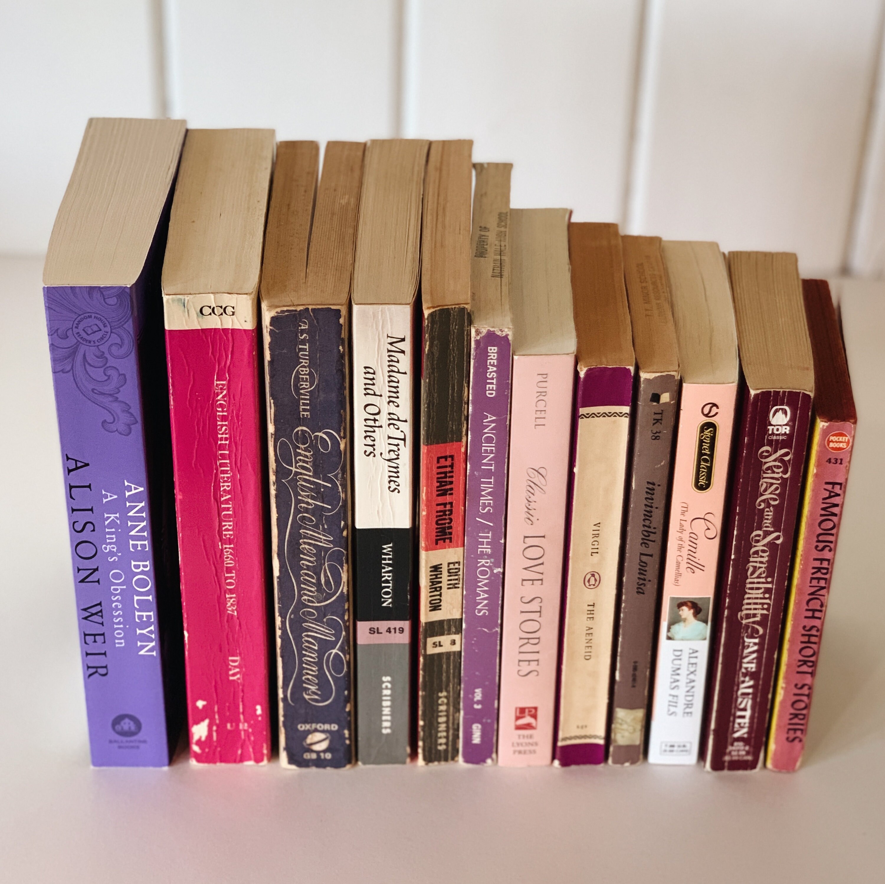 アート・デザイン・音楽 CLASSICS (stacks book store) Book Stack Clipart, Library, Books, Vintage, Rows, Graphics