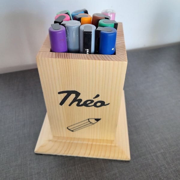 Pot à crayons en bois, cadeau personnalisé, prénom. Création artisanale.