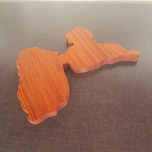 Guadeloupe, dessous de plat en bois exotique massif. Fabrication artisanale.