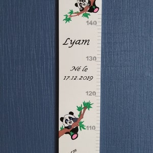 Wooden wall chart with panda motifs. Handcrafted and customizable.