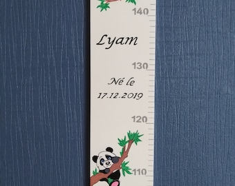 Wooden wall height chart with panda motifs. Handmade, with the possibility of personalization.