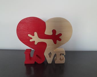 Love mains, wooden puzzles, French handcrafted creation.