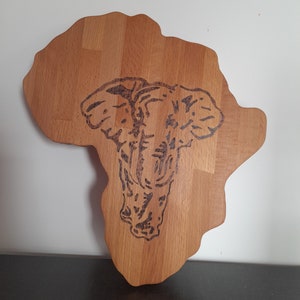 África, contorno de mapa, salvamanteles de madera maciza. Creación artesanal francesa.