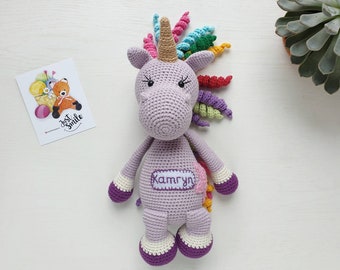 Cadeau bébé personnalisé, poupée licorne au crochet, licorne en peluche arc-en-ciel, licorne tricotée, anniversaire licorne en peluche, licorne personnalisée