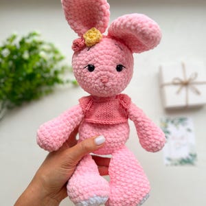 Gehäkelter Hase, rosa gefüllter Hase, gestrickter Plüschhase, personalisiertes Spielzeug, Mädchen beste Freundin Geschenk, Geschenk für Mädchen
