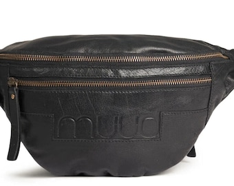 muud Vegas handmade belt bag made of black leather