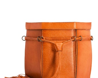 muud Evita XL High-quality handmade leather box with lid Onesize Whiskey