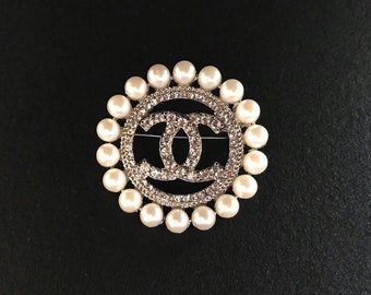 Round brooch cc with pearls