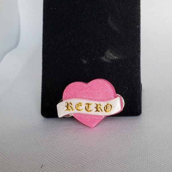 Small Heart With Banner Retro Brooch in Hollywood Pink