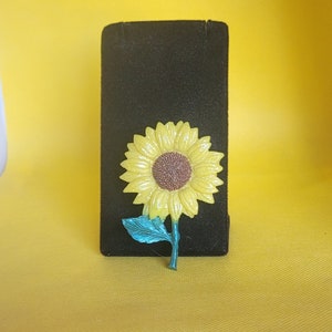 Sunflower Brooch in Buttercup Yellow