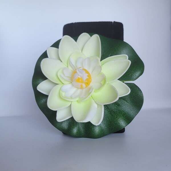 Water Lily Hair Flower in Off White