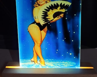 Luce notturna Burlesque nei colori blu e nero