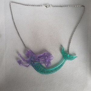 Mermaid Necklace in Peacock and Light Blue Violet